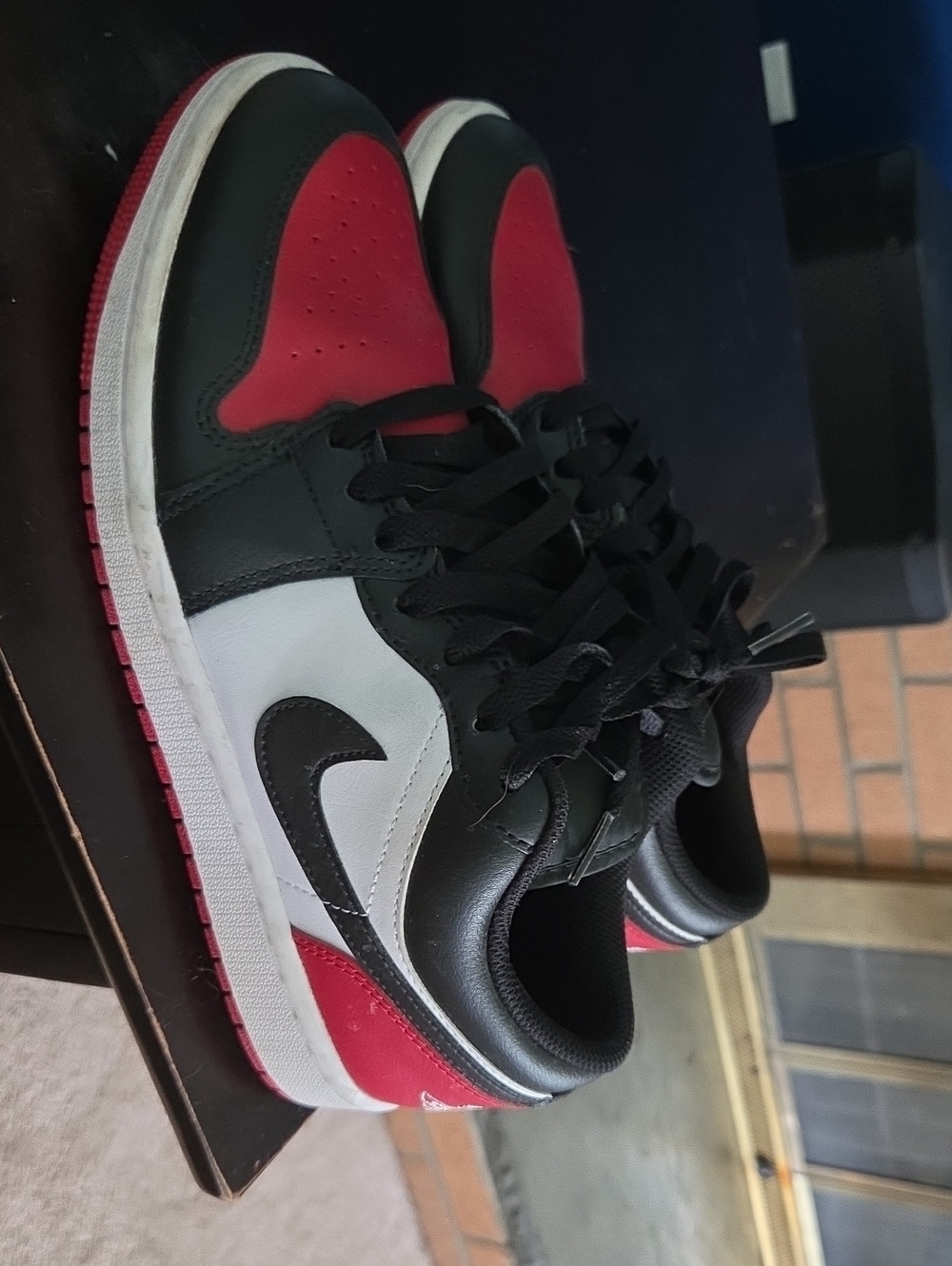 Nike Men's Black, Red and White Low-Top Sneakers